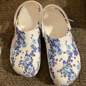 Crocs, flowers